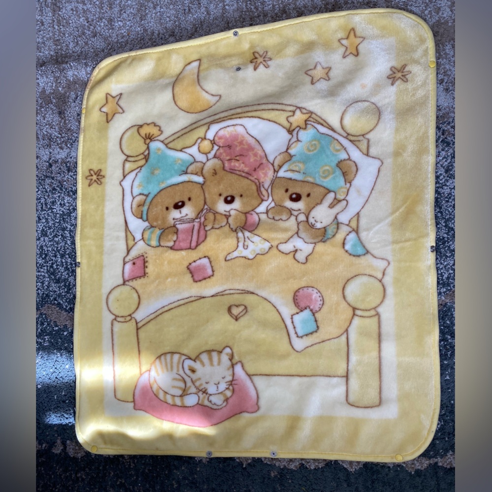 Cozy Bear Design Blanket - Yellow and Brown